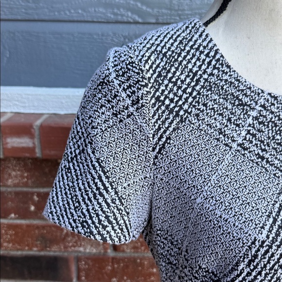 Calvin Klein Women's Cuffed Sleeve Mock Neck Short Shift Dress Size 8 - Picture 3 of 9